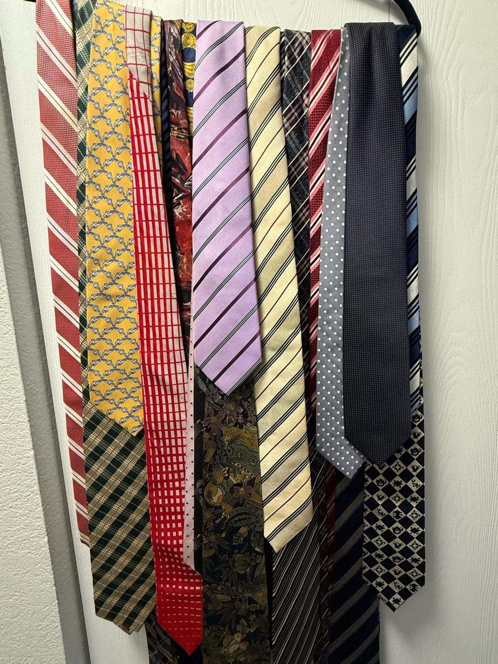 Mixed Men’s Necktie Lot of 25 - Assorted Colors & Brands 👔  Great buy!